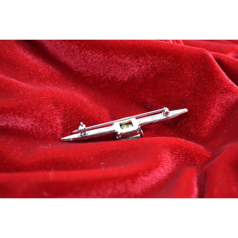 Vintage Art Deco Style Emerald Green Glass Rhinestone Silver Tone Bar Brooch Pin